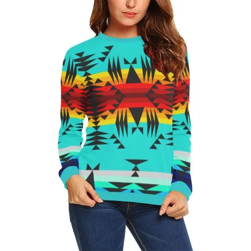 Between the Mountains Crewneck Sweatshirt for Women Hoodie with Set-In Sleeves Structured Classic Between the Mountains Crewneck Sweatshirt for Women Hoodie with Set-In Sleeves Structured Classic