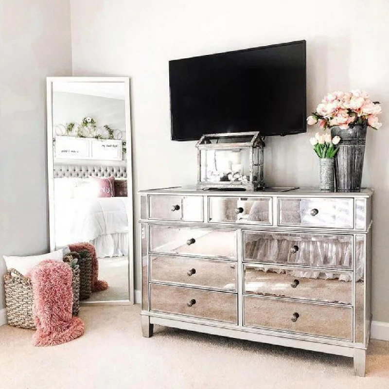 Silver 9-Drawer Chest/Dresser - Antique Mirror- Model Danielle Tunics Timeless classic Silver 9-Drawer Chest/Dresser - Antique Mirror- Model Danielle Tunics Timeless classic