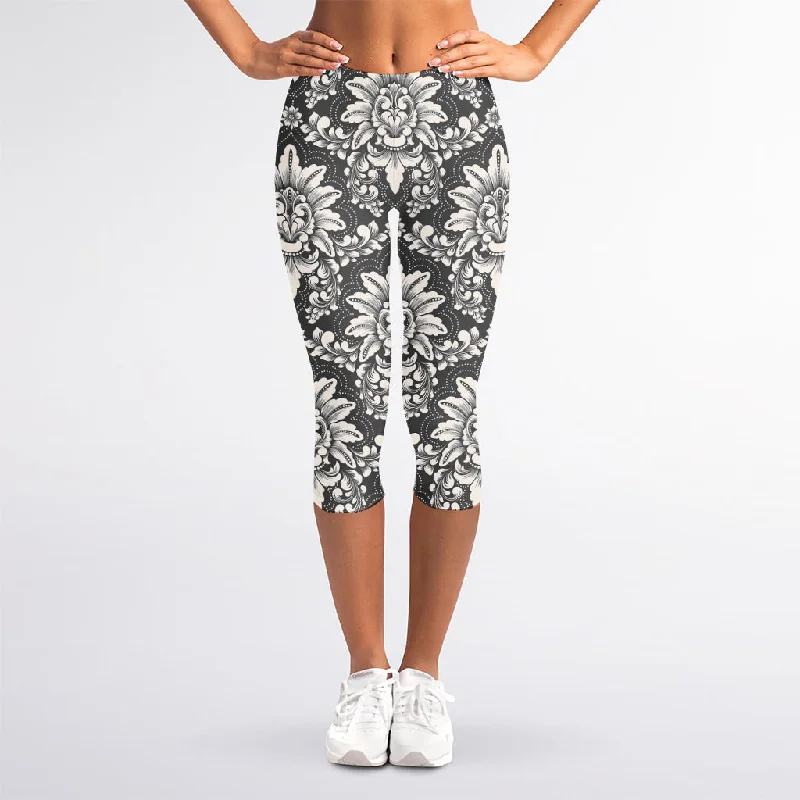 Grey Damask Pattern Print Women's Capri Leggings Fashionable Smooth Fit Leggings