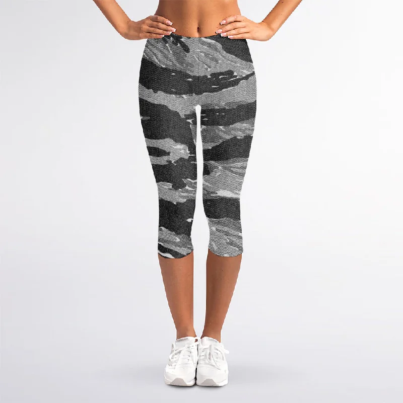 Grey Tiger Stripe Camouflage Print Women's Capri Leggings Cozy Full-Length Workout Leggings