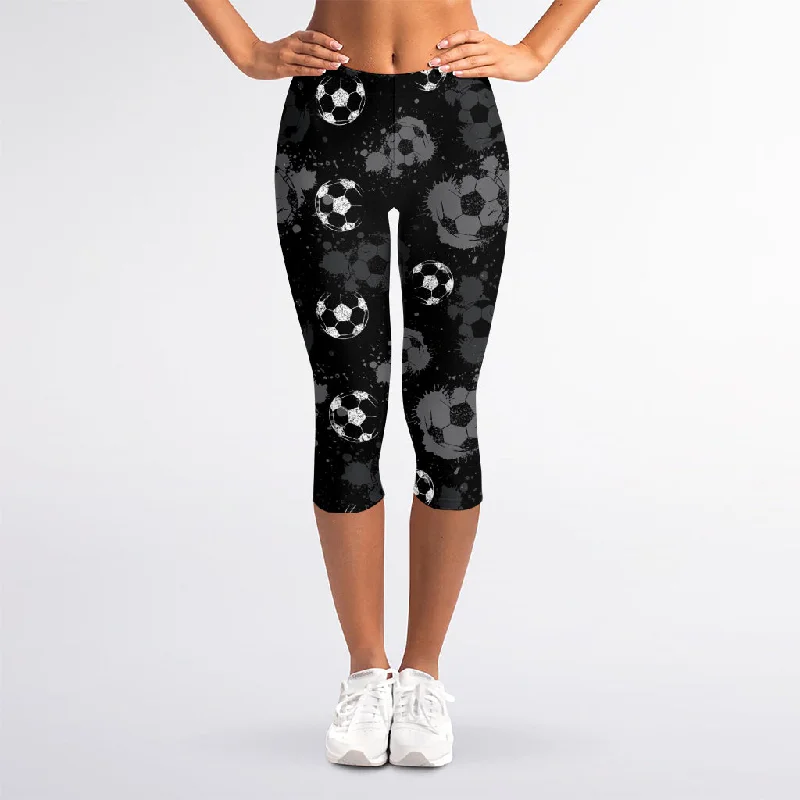 Grunge Soccer Ball Pattern Print Women's Capri Leggings Comfortable Fleece-Lined Leggings