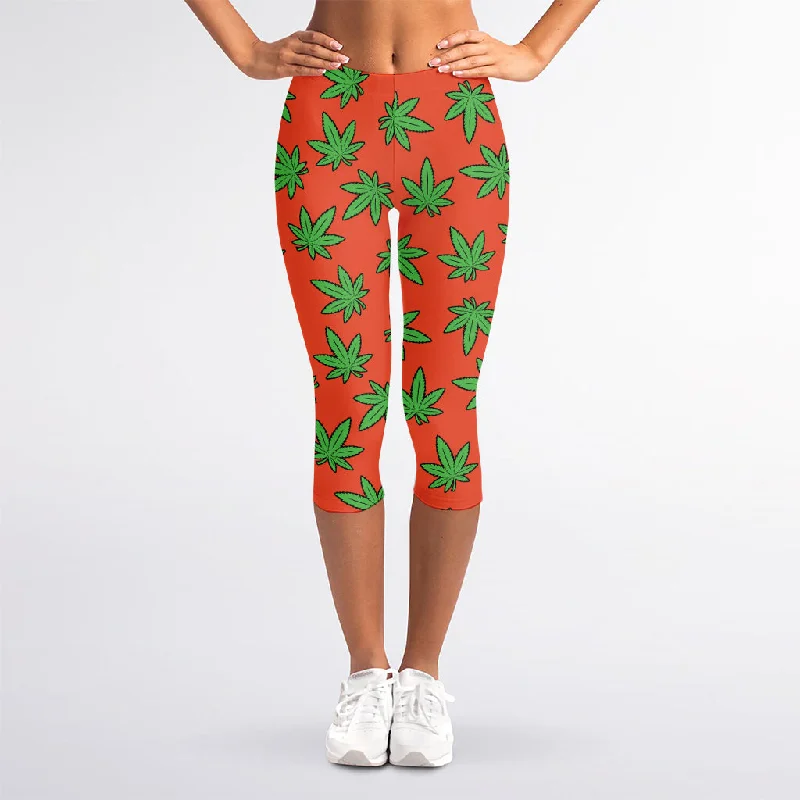 Hemp Leaf Pattern Print Women's Capri Leggings Elegant Embellished Leggings