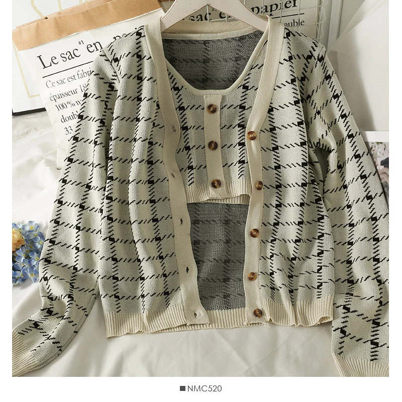 Long sleeve thin knit shirt with short suspender vest 1929 Hooded Caped Shawl Collar Long sleeve thin knit shirt with short suspender vest 1929 Hooded Caped Shawl Collar