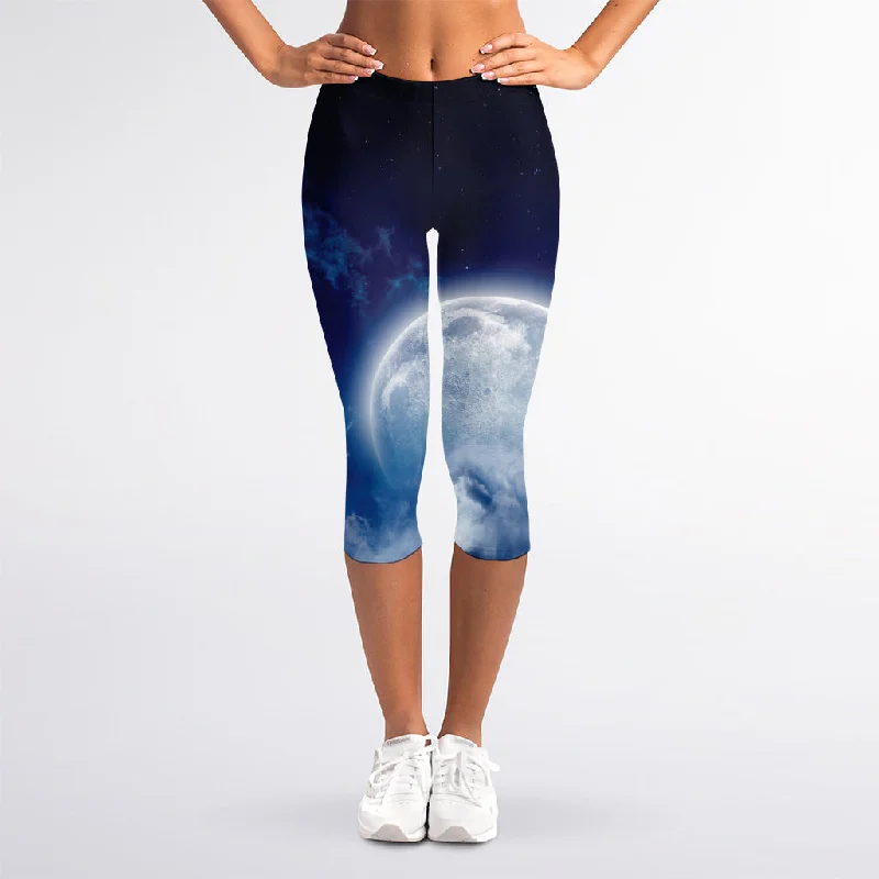Night Sky Full Moon Print Women's Capri Leggings Fashionable Sports Compression Leggings Night Sky Full Moon Print Women's Capri Leggings Fashionable Sports Compression Leggings